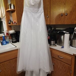 David's Bridal White Wedding Dress